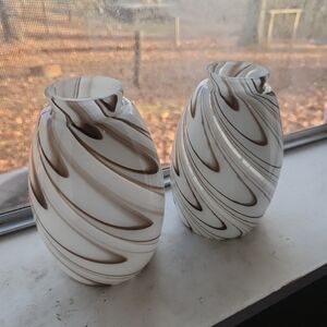 Elegant Swirl Pattern Vases - White and Brown